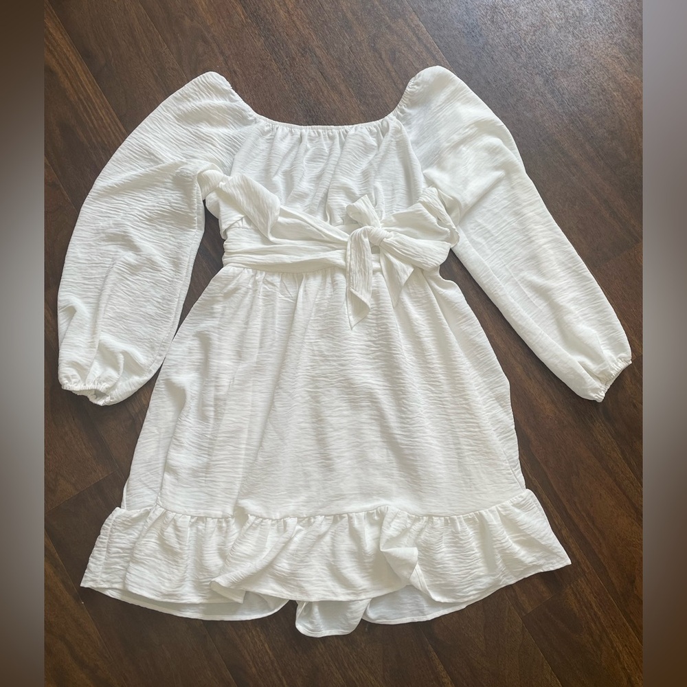 Elegant White Long Sleeve Dress